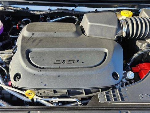 New 2027 Chrysler Pacifica Limited FWD image 17