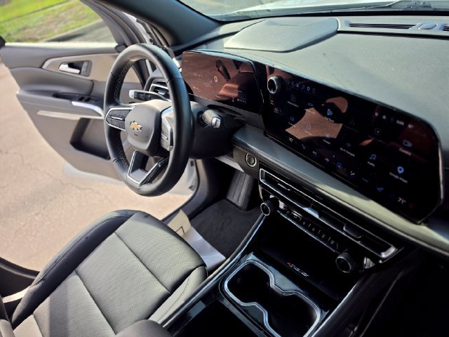 Used 2026 Chevrolet Traverse LT FWD image 23