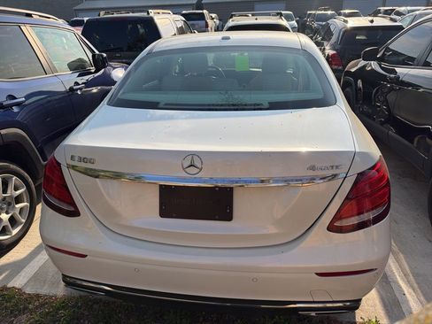Used 2017 Mercedes-Benz E 300 4MATIC image 6