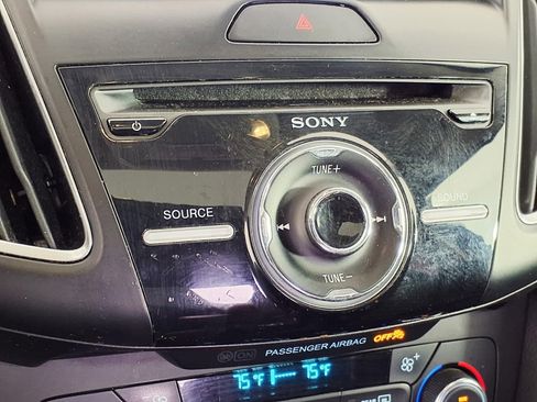 Used 2017 Ford Focus SEL image 21