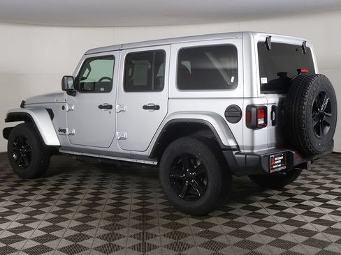 Used 2023 Jeep Wrangler Unlimited Sahara AWD/4WD image 7