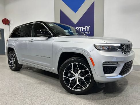 Used 2024 Jeep Grand Cherokee Summit AWD/4WD image 2