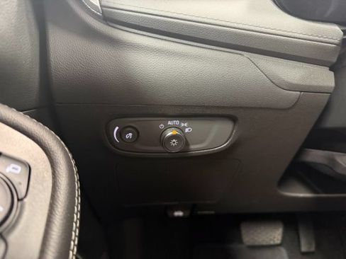 Used 2025 Buick Encore GX Preferred AWD/4WD image 21