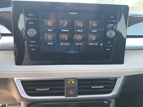 New 2026 Volkswagen Taos SE image 11