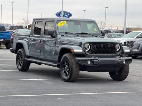 Used 2025 Jeep Gladiator Willys image 2