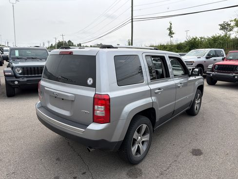 Used 2017 Jeep Patriot High Altitude AWD/4WD image 9