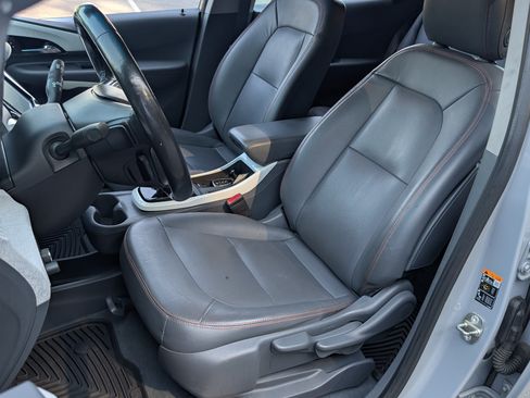 Used 2019 Chevrolet Bolt Premier w/ Infotainment Package FWD image 16