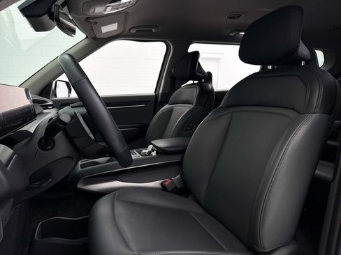 Certified 2024 Kia EV9 Light Long Range RWD image 21