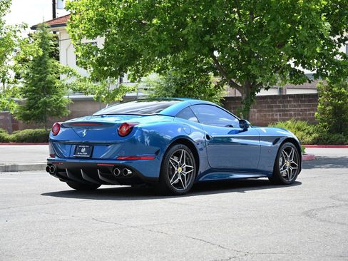 Used 2015 Ferrari California T RWD image 8