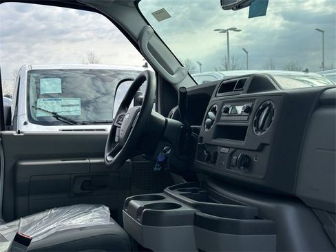 New 2024 Ford E-450 and Econoline 450 Super Duty w/ Power Windows & Locks Group image 55