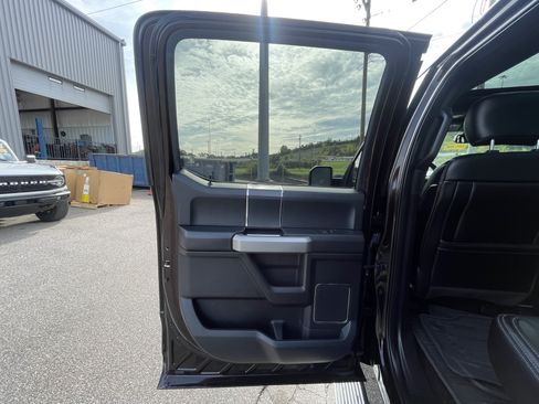 Used 2018 Ford F150 Lariat w/ Equipment Group 502A Luxury AWD/4WD image 21