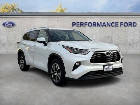 Used 2023 Toyota Highlander L image 3