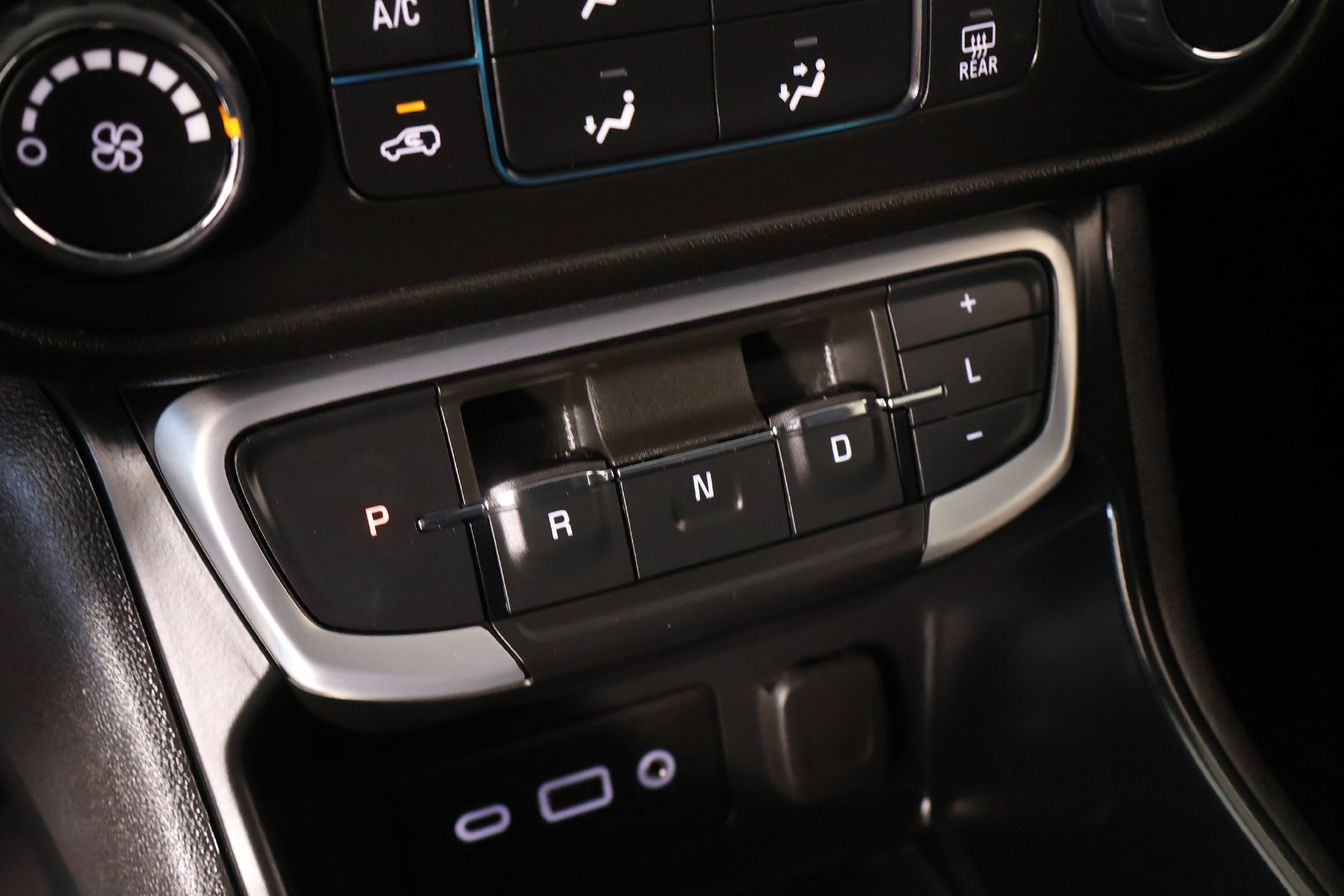 Used 2024 GMC Terrain SLE AWD/4WD image 7