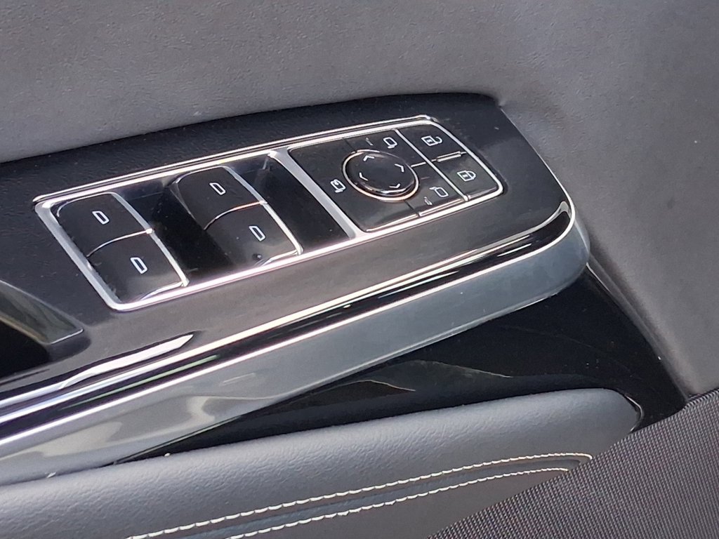 Used 2026 Cadillac Escalade ESV 2WD w/ LPO, Floor Liner Package image 18