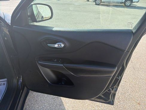 Used 2015 Jeep Cherokee Sport w/ Safety Group image 17