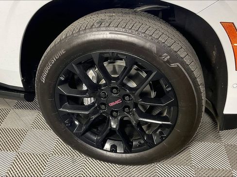 Used 2026 GMC Yukon Denali w/ Sun & Power Step Package AWD/4WD image 9