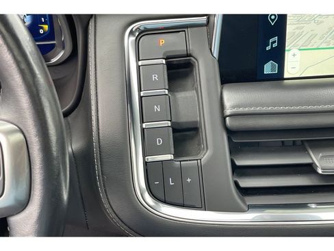 Used 2022 Chevrolet Suburban LT w/ Luxury Package image 35