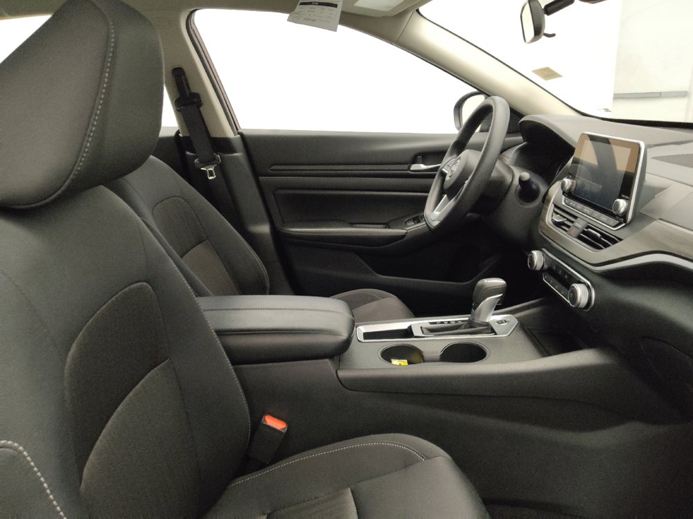 Used 2025 Nissan Altima 2.5 SV FWD image 21