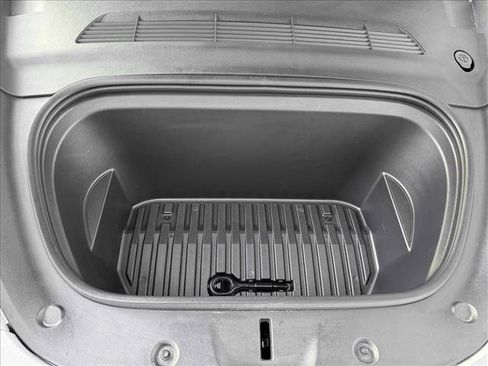 Used 2023 Tesla Model Y Long Range image 10