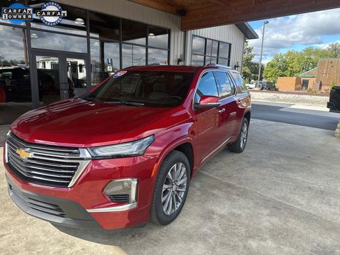 Used 2023 Chevrolet Traverse Premier FWD image 24
