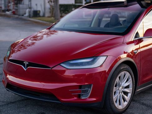 Used 2017 Tesla Model X 75D image 4