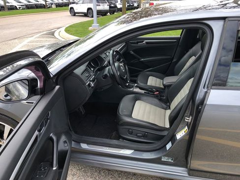 Used 2018 Volkswagen Passat 3.6 FWD image 17