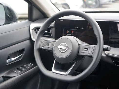 Used 2025 Nissan Kicks SV image 25