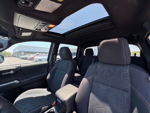 Used 2017 Toyota Tacoma TRD Off-Road AWD/4WD image 17