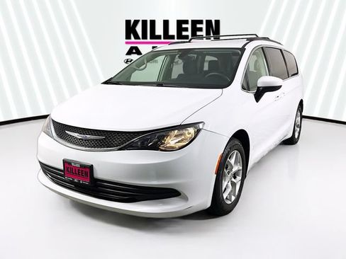 Used 2018 Chrysler Pacifica Touring w/ Tire & Wheel Group FWD image 3