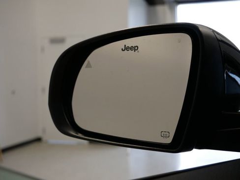 New 2025 Jeep Compass Limited image 25