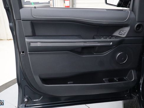 Used 2024 Ford Expedition XLT image 12