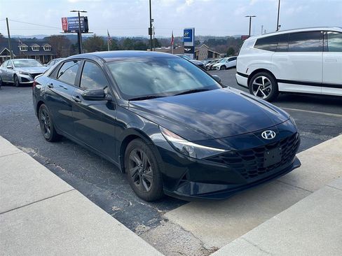 Used 2022 Hyundai Elantra SEL FWD image 5