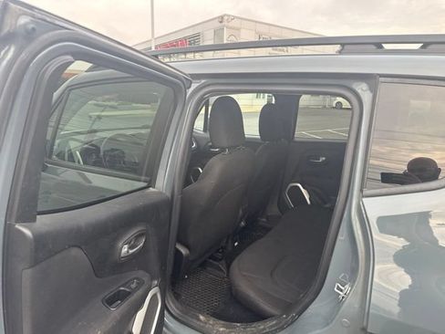 Used 2018 Jeep Renegade Latitude w/ Cold Weather Group AWD/4WD image 12