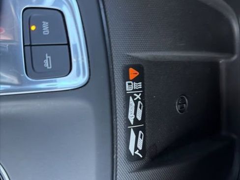 Used 2018 Chevrolet Equinox Premier image 21