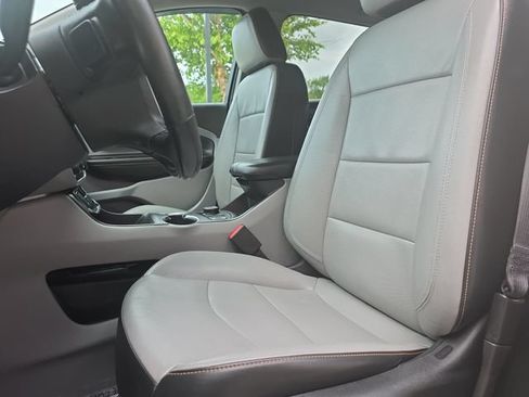 Used 2020 GMC Terrain SLT w/ Preferred Package FWD image 16