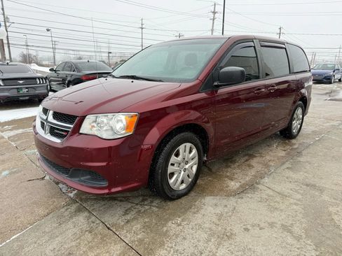Used 2018 Dodge Grand Caravan SE w/ UConnect Hands-Free Group image 6