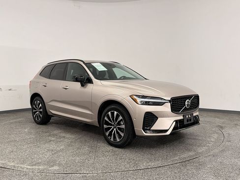 Used 2025 Volvo XC60 B5 Plus AWD/4WD image 7