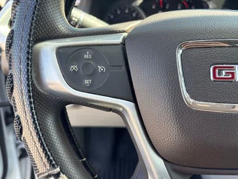 Used 2021 GMC Acadia SLE FWD image 12