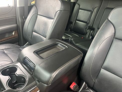 Used 2018 Chevrolet Suburban LT image 24