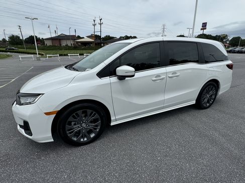 New 2026 Honda Odyssey Touring image 6