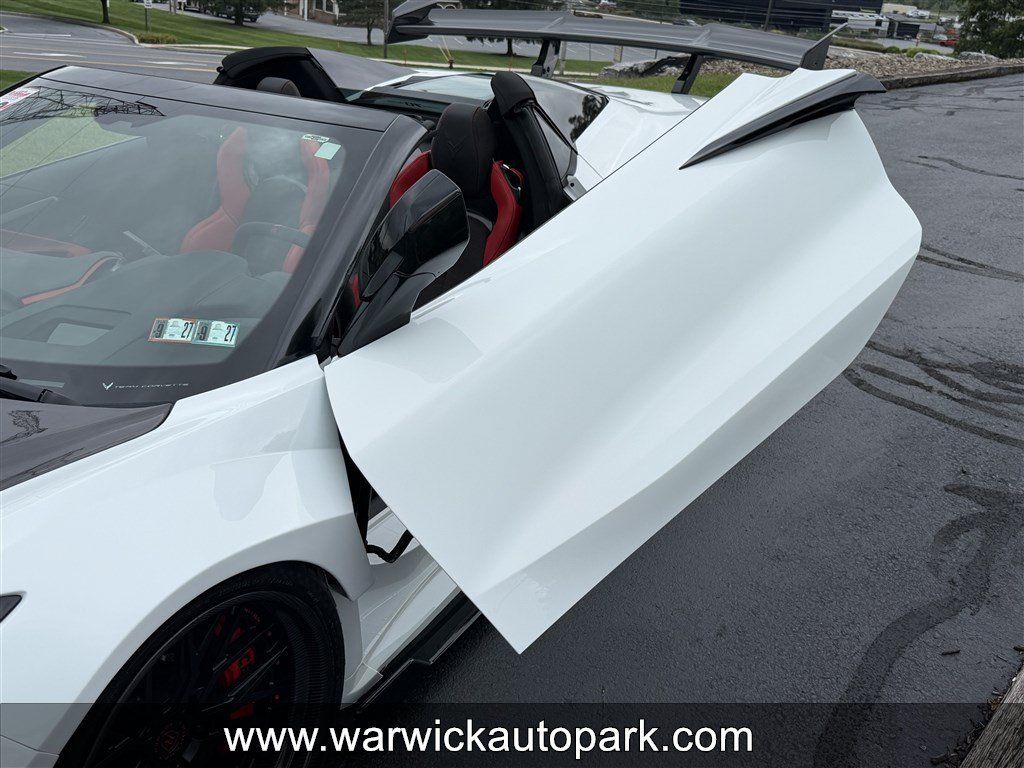 Used 2023 Chevrolet Corvette Stingray Preferred Conv w/ Z51 Performance Package RWD image 10