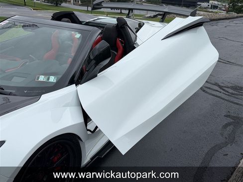 Used 2023 Chevrolet Corvette Stingray Preferred Conv w/ Z51 Performance Package RWD image 10