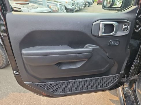 Certified 2024 Jeep Gladiator Sport AWD/4WD image 11