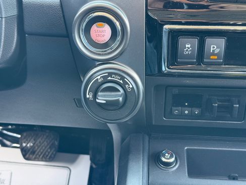 Used 2018 Nissan Titan Platinum Reserve image 29