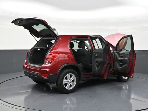 Used 2022 Chevrolet Trax LS image 29