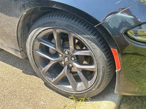 Used 2019 Dodge Charger SXT w/ Blacktop Package RWD image 5