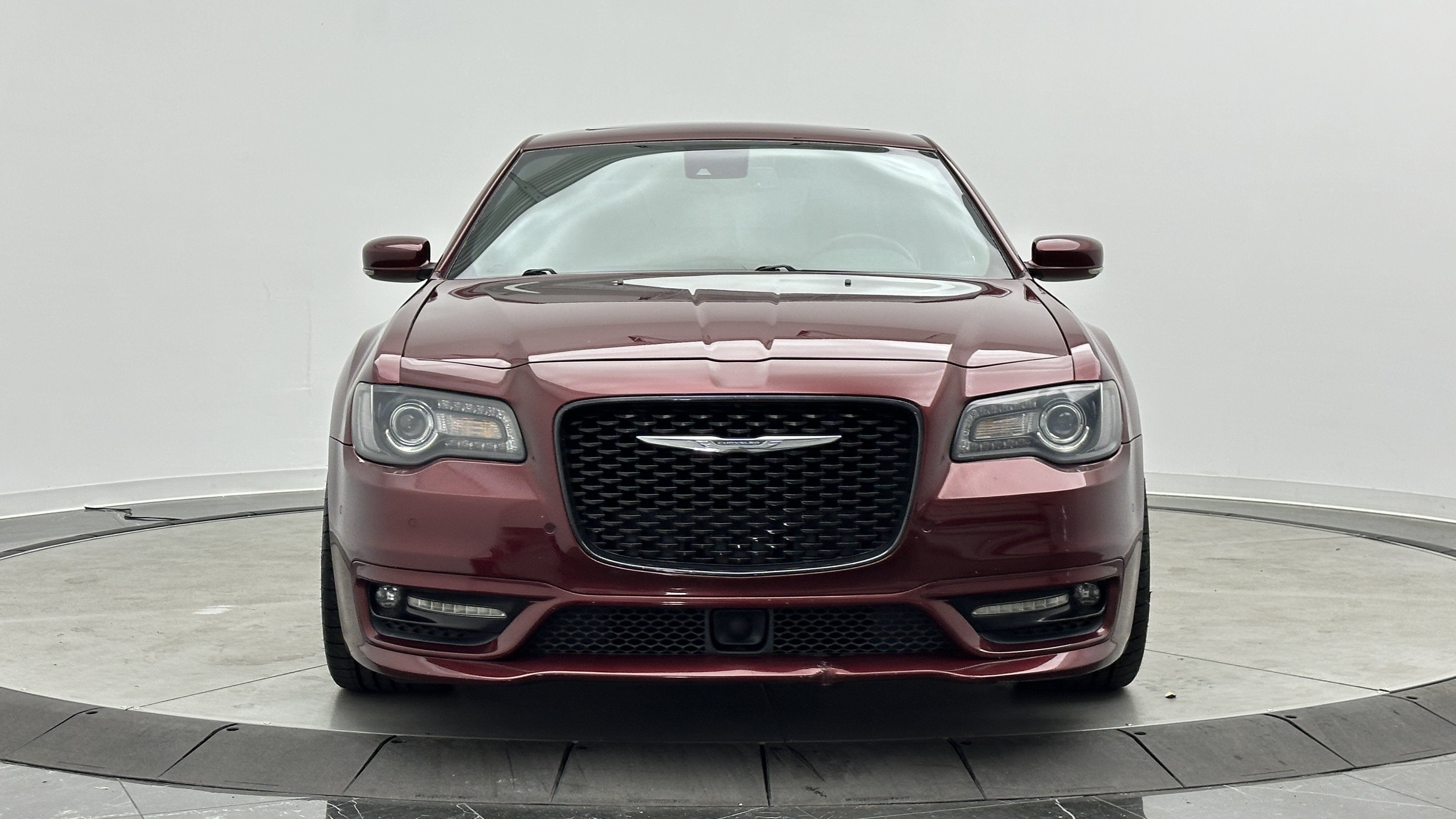 Used 2018 Chrysler 300 S w/ 300S Premium Group RWD image 2