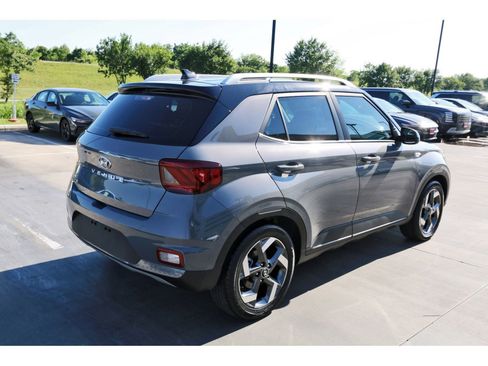 Certified 2022 Hyundai Venue Limited w/ Cargo Package FWD image 9
