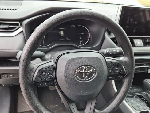 Used 2025 Toyota RAV4 XLE image 10