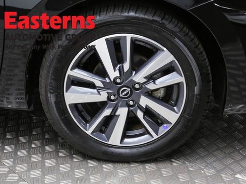 Used 2023 Nissan Versa SV image 31